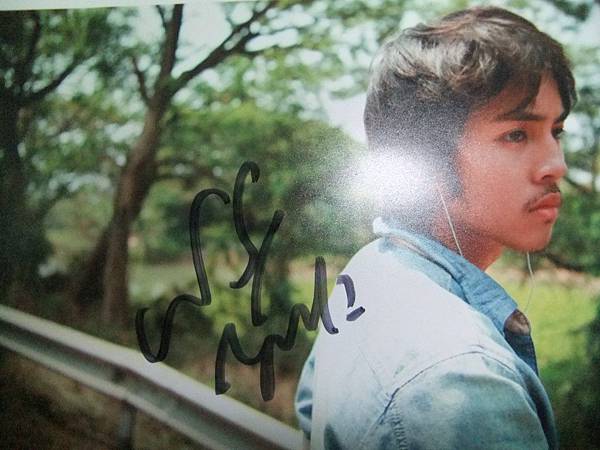 August Band 主唱Pchy簽名明信片