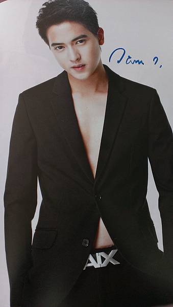 James Jirayu簽名雜誌內頁