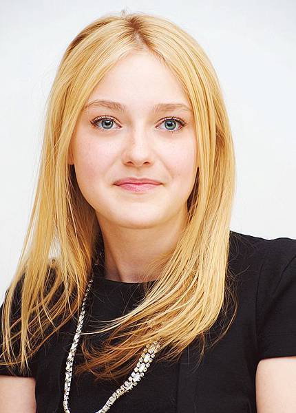 Dakota Fanning_14.jpg