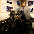 島田與《異邦騎士》御手洗潔愛車合影.JPG