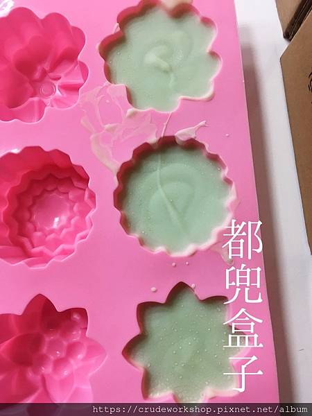 💙手工皂知識 (10) 入模、脫模、切皂-做皂漫談(2024 💙手工皂知識 (10) 入模、脫模、切皂-做皂漫談(2024