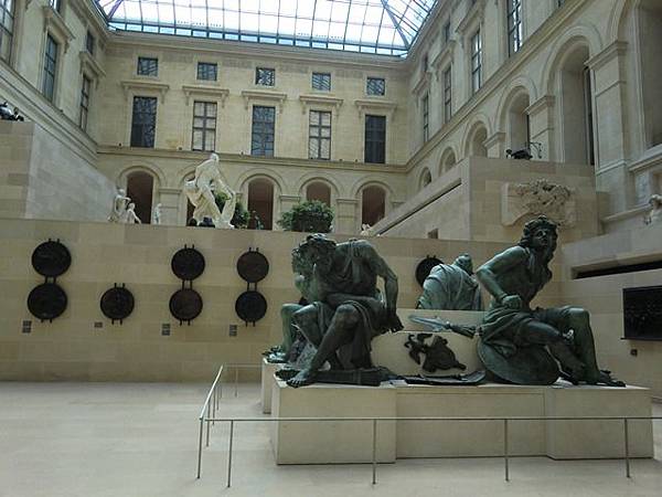 【第一次去歐洲就自助】羅浮宮+巴黎歌劇院+拉法葉百貨 之 地鐵7號線