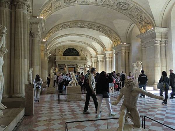 【第一次去歐洲就自助】羅浮宮+巴黎歌劇院+拉法葉百貨 之 地鐵7號線