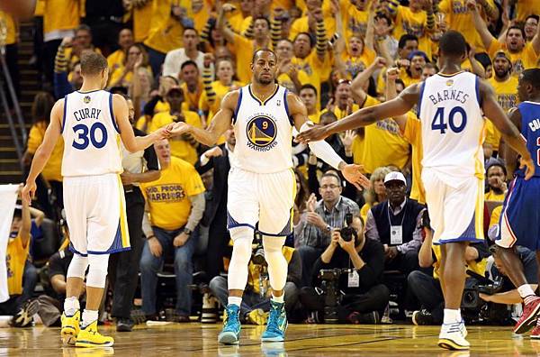 andre-iguodala-stephen-curry-harrison-barnes-nba-playoffs-los-angeles-clippers-golden-state-warriors-850x560