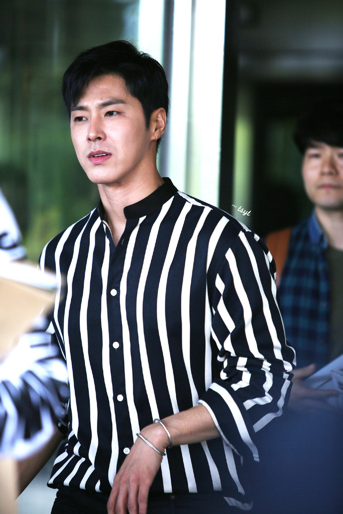 84f460a5gy1fjle8j77t8j211v1kt4qq