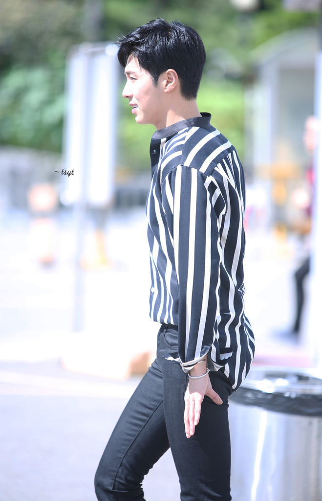 84f460a5gy1fjle8jt89zj210l1kt7wh