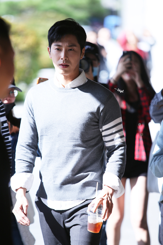 84f460a5gy1fjle8nollej211v1ktkjl