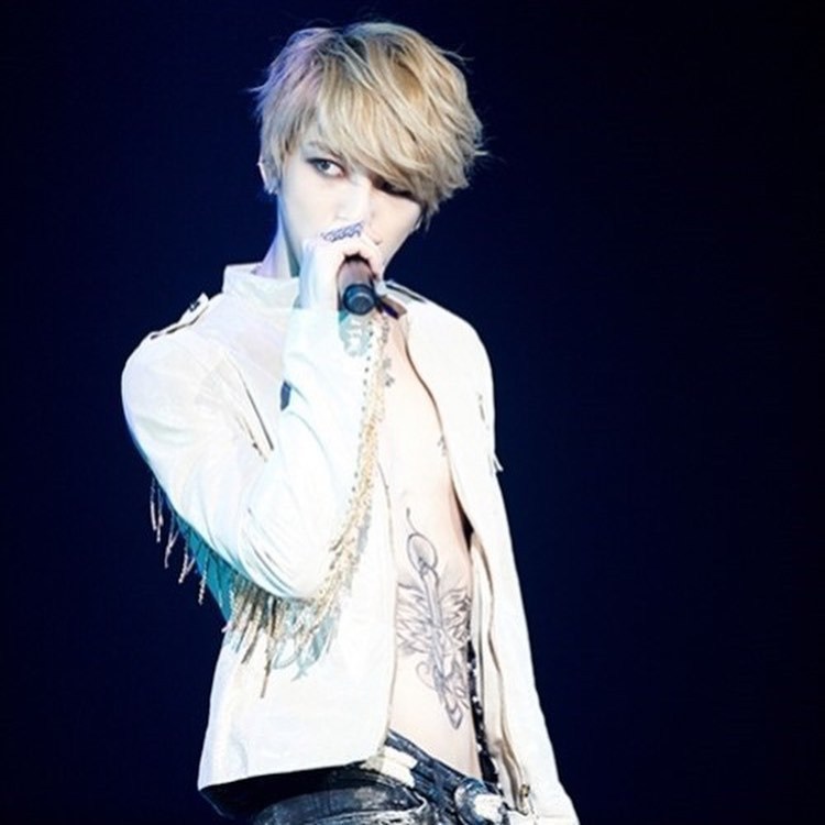 /tmp/phpGo4W0D /tmp/phpGo4W0D