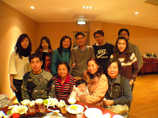 2010/2/13 - 除夕團圓飯和阿姨一家人