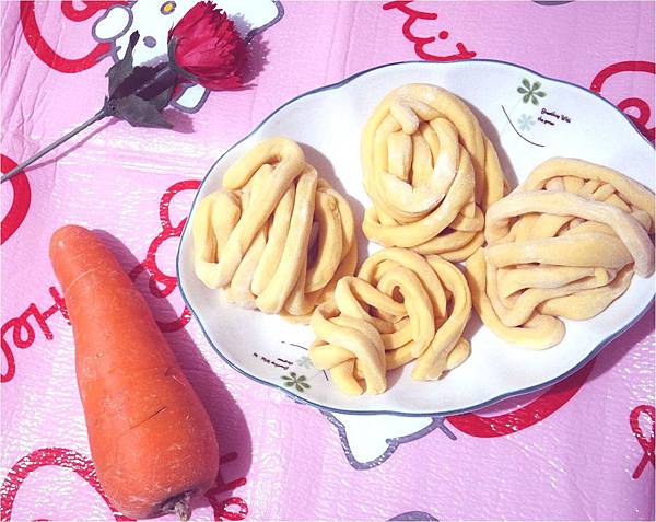 嘉禾牌 特级中筋粉心面粉 食谱 红萝卜乌龙面 雪花台湾