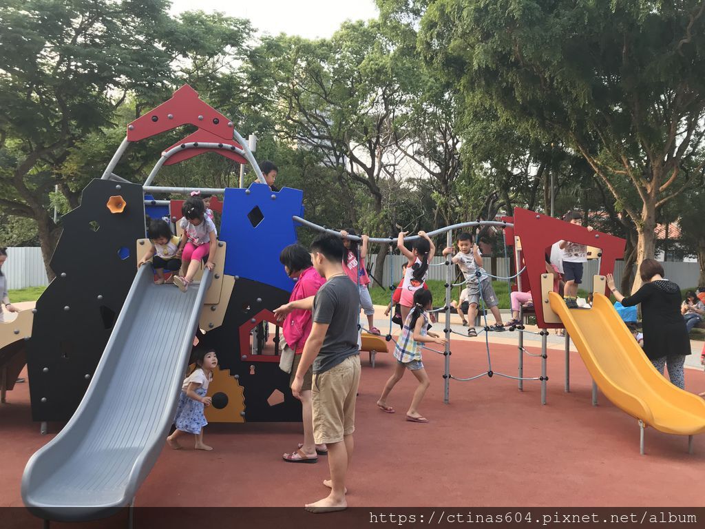 「新竹。親子公園懶人包」新竹親子特色公園，大人開心溜小孩，孩