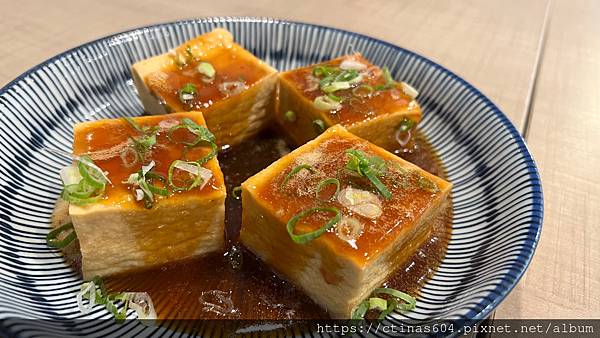 「新竹。食記」à Table，藏於巷弄中的中式麵食，大推平價特色好食的滷味小菜(內含菜單)，快列入口袋名單
