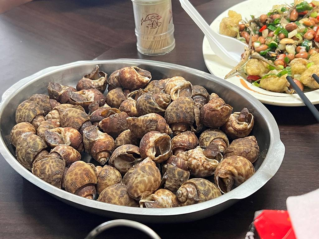 「新竹。食記」長興釣蝦場，被釣蝦場耽誤的合菜餐廳，點好點滿瘦不了