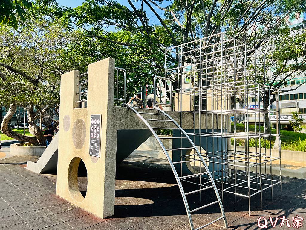 「新竹。遊記」新竹中央公園、隆恩圳親水公園，新竹市區巨城旁，