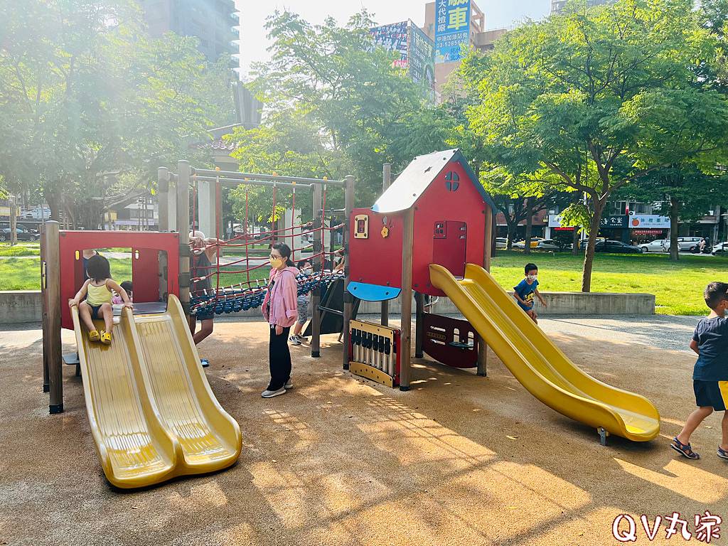 「新竹。遊記」新竹中央公園、隆恩圳親水公園，新竹市區巨城旁，