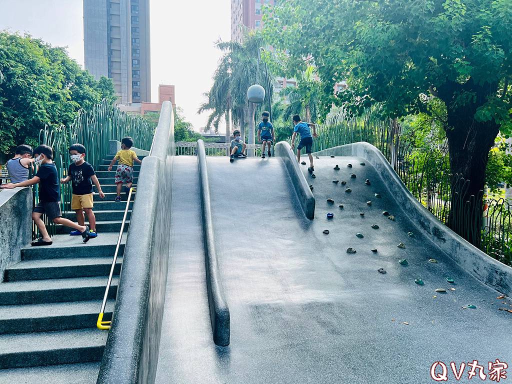 「新竹。遊記」新竹中央公園、隆恩圳親水公園，新竹市區巨城旁，