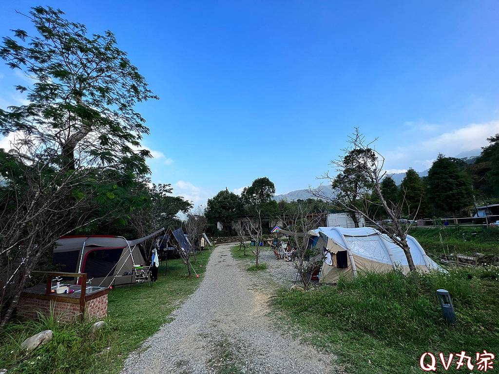 「桃園。露營」可飛鹿營區，有沙坑、戲水池、大草皮和五星級衛浴