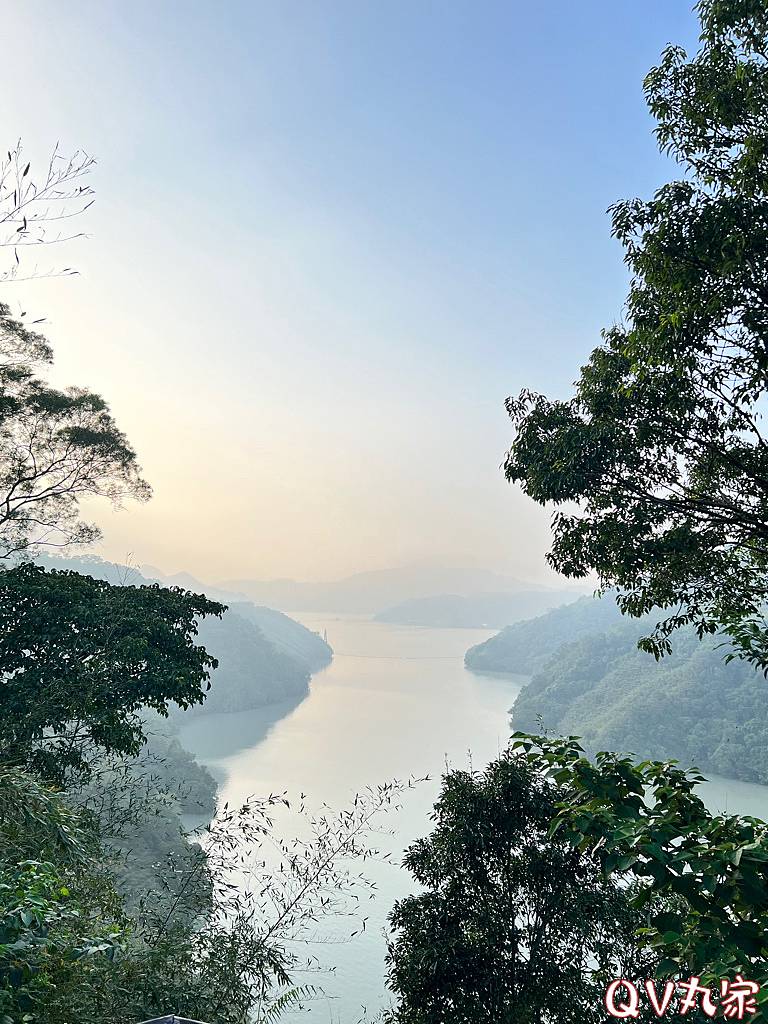 「桃園。露營」可飛鹿營區，有沙坑、戲水池、大草皮和五星級衛浴