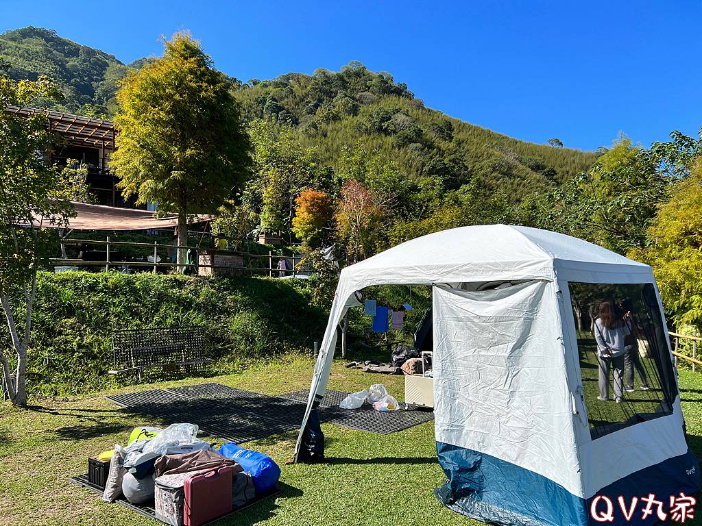 「桃園。露營」可飛鹿營區，有沙坑、戲水池、大草皮和五星級衛浴