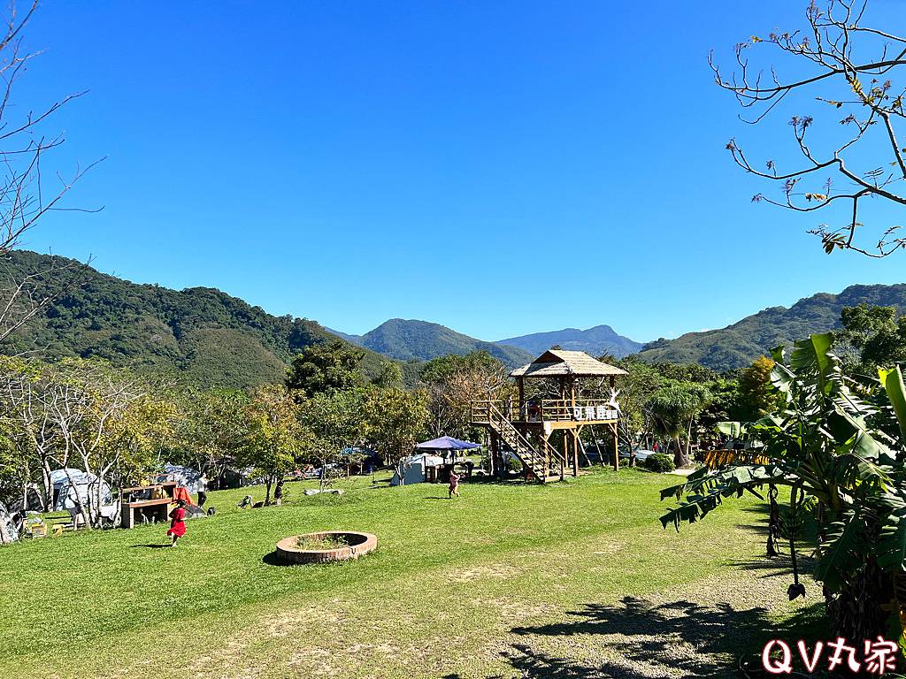 「桃園。露營」可飛鹿營區，有沙坑、戲水池、大草皮和五星級衛浴