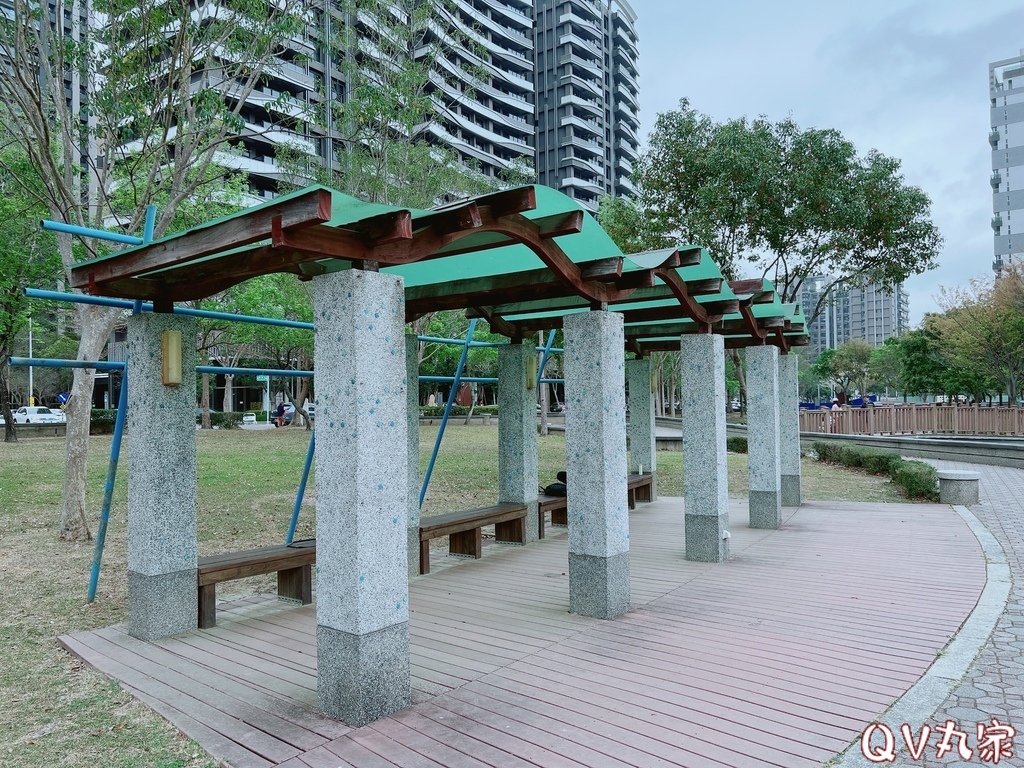 「新竹。遊記」水圳森林公園，大草地可悠閒野餐，還有湖泊可賞鴨