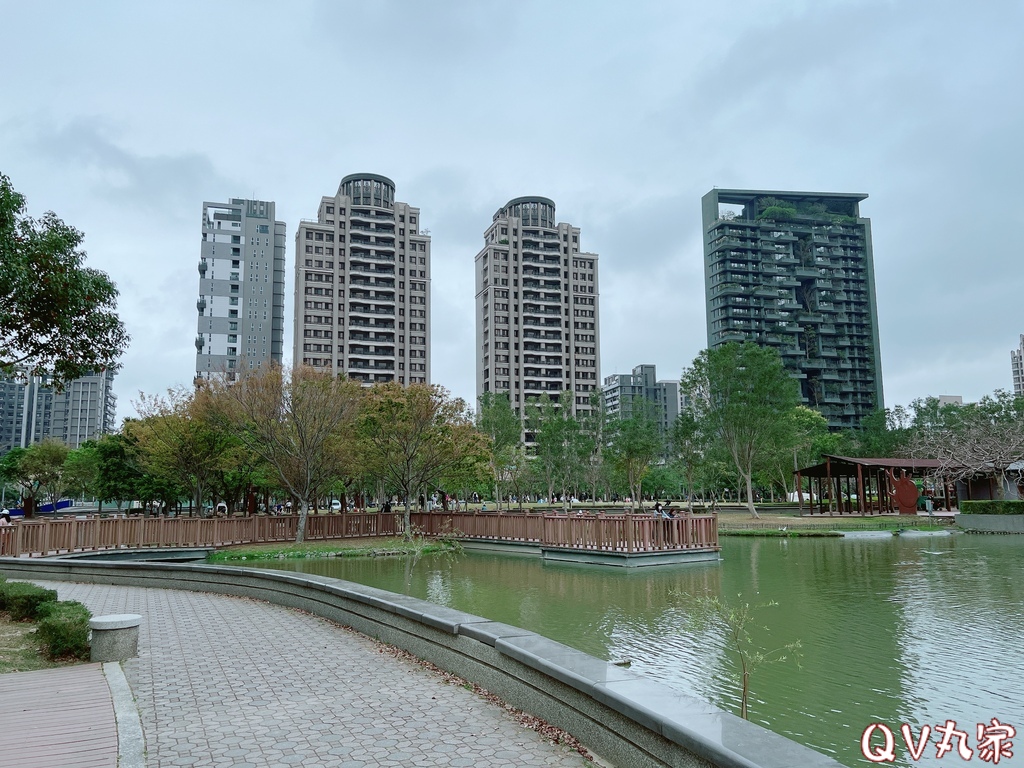 「新竹。遊記」水圳森林公園，大草地可悠閒野餐，還有湖泊可賞鴨