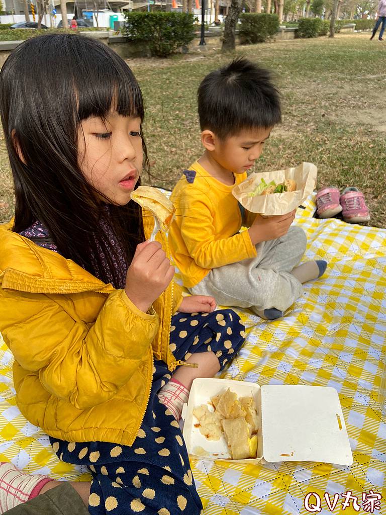 「新竹。遊記」水圳森林公園，大草地可悠閒野餐，還有湖泊可賞鴨