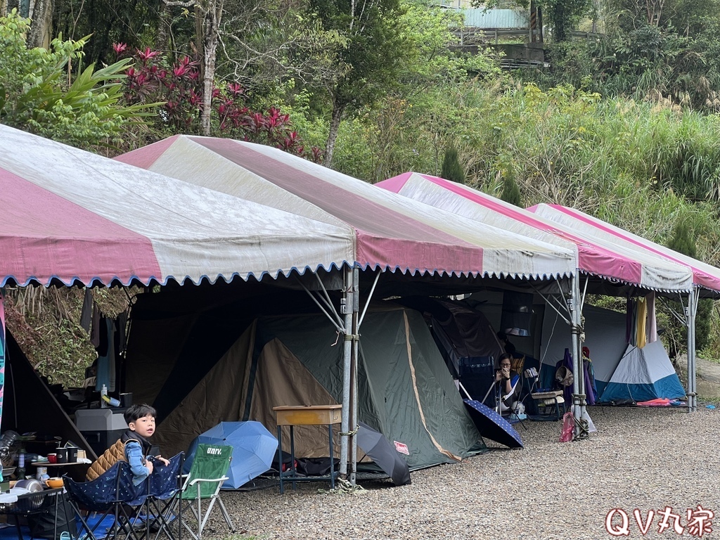 「新竹。露營」馬武督露營趣，有沙坑、球池、森林溪流和五星級衛