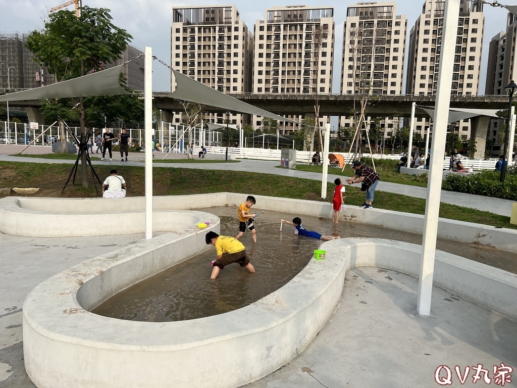 「台中。遊記」馬卡龍公園，全台最高11公尺戶外溜滑梯，攀爬網