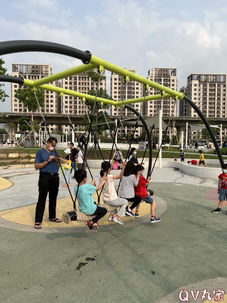 「台中。遊記」馬卡龍公園，全台最高11公尺戶外溜滑梯，攀爬網