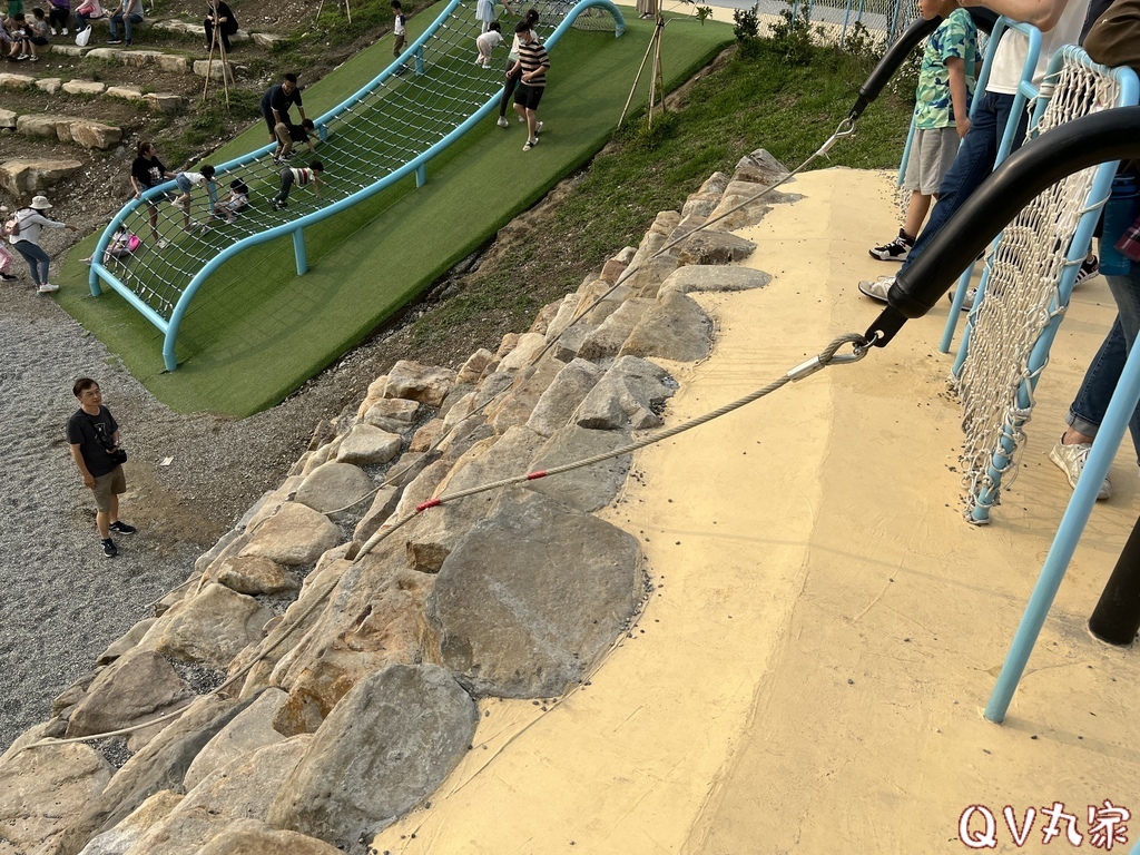 「台中。遊記」馬卡龍公園，全台最高11公尺戶外溜滑梯，攀爬網