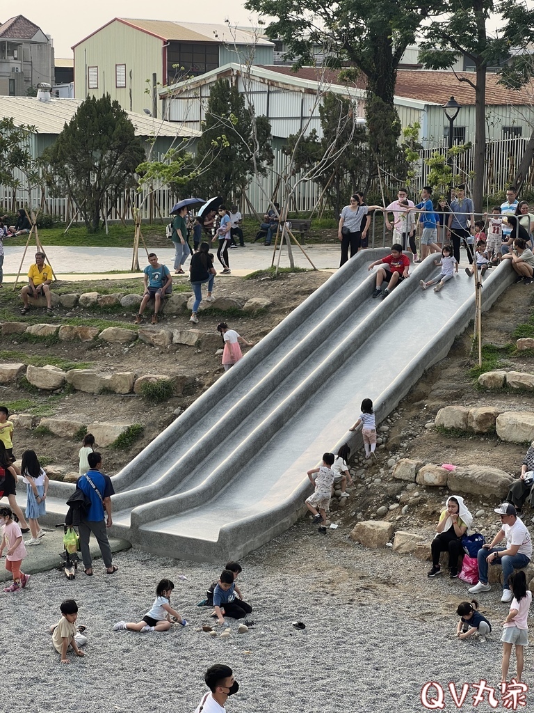 「台中。遊記」馬卡龍公園，全台最高11公尺戶外溜滑梯，攀爬網