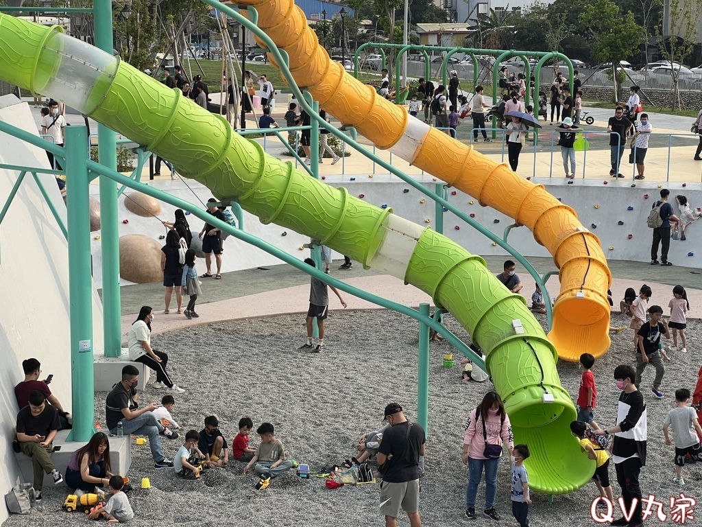 「台中。遊記」馬卡龍公園，全台最高11公尺戶外溜滑梯，攀爬網