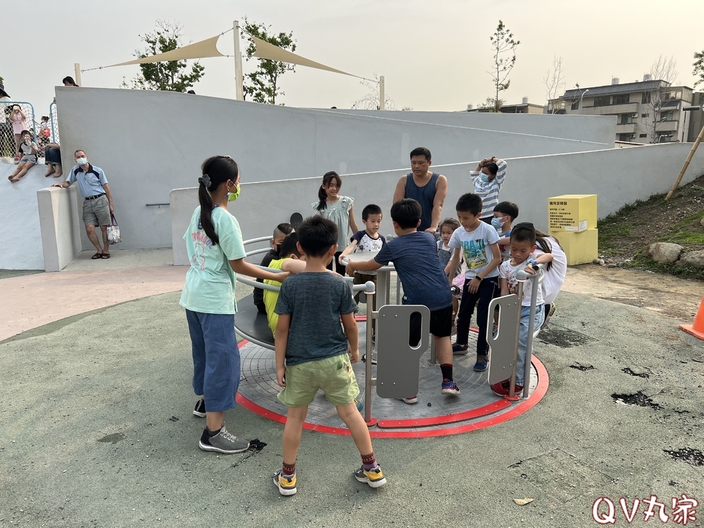 「台中。遊記」馬卡龍公園，全台最高11公尺戶外溜滑梯，攀爬網