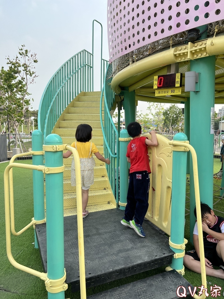 「台中。遊記」馬卡龍公園，全台最高11公尺戶外溜滑梯，攀爬網