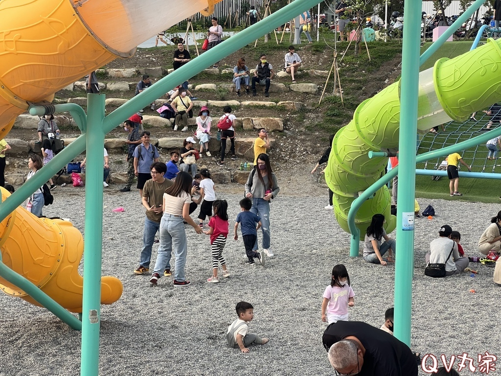 「台中。遊記」馬卡龍公園，全台最高11公尺戶外溜滑梯，攀爬網