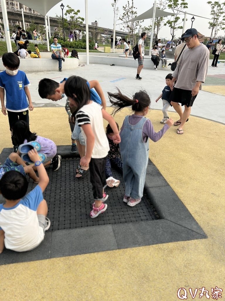 「台中。遊記」馬卡龍公園，全台最高11公尺戶外溜滑梯，攀爬網