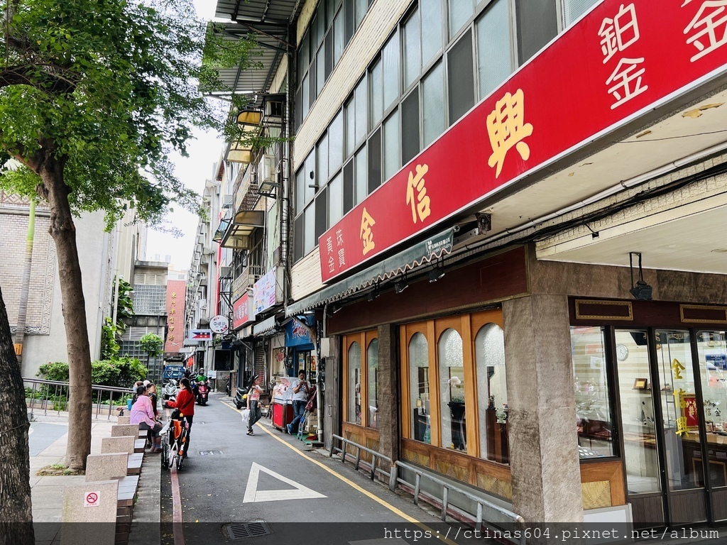 「新竹。食記」享來初，新竹東門市場美食，鹹酥雞混搭麵線超罪惡