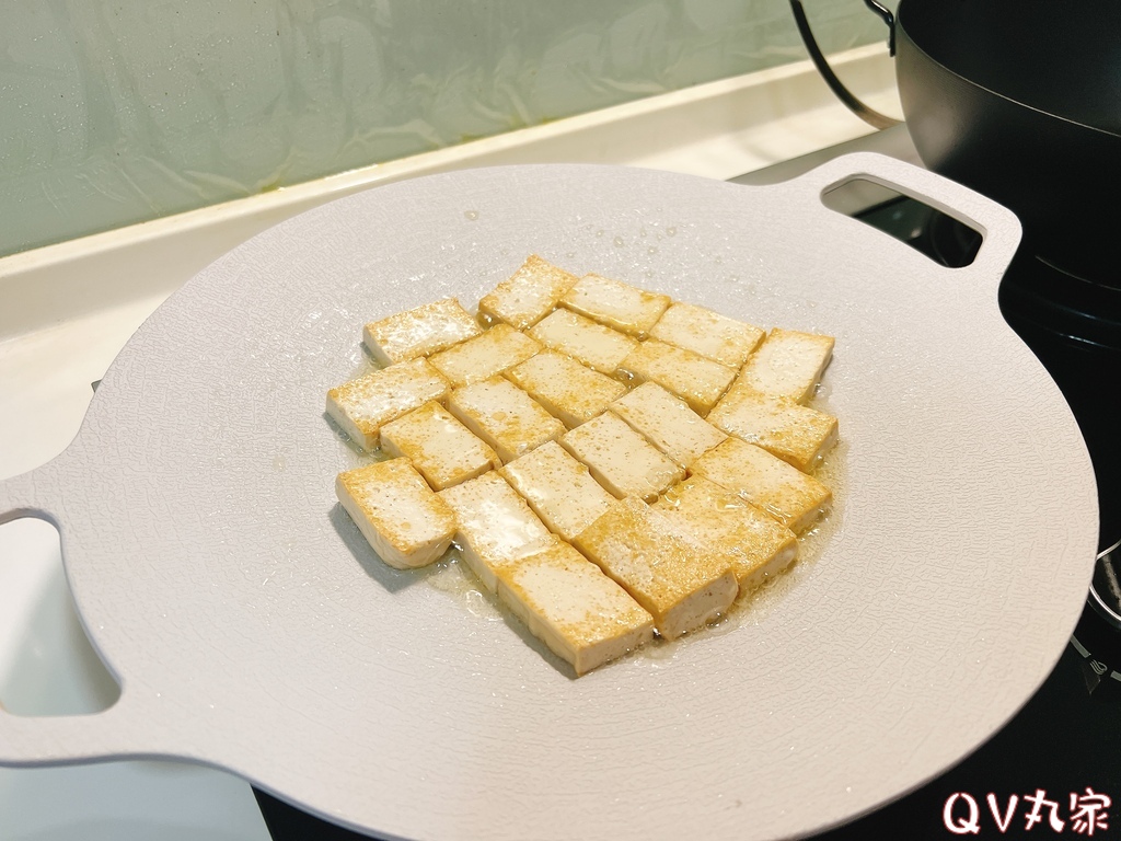 「烤盤。開箱」GinLife 韓式零失敗月亮烤盤，麥飯石不沾