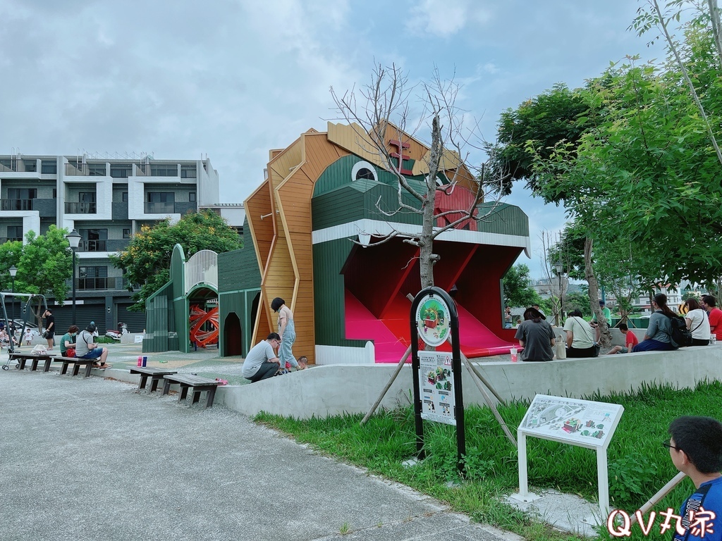 「新竹。遊記」芎林公一方口獅公園，Q版客家方口獅造型溜滑梯太