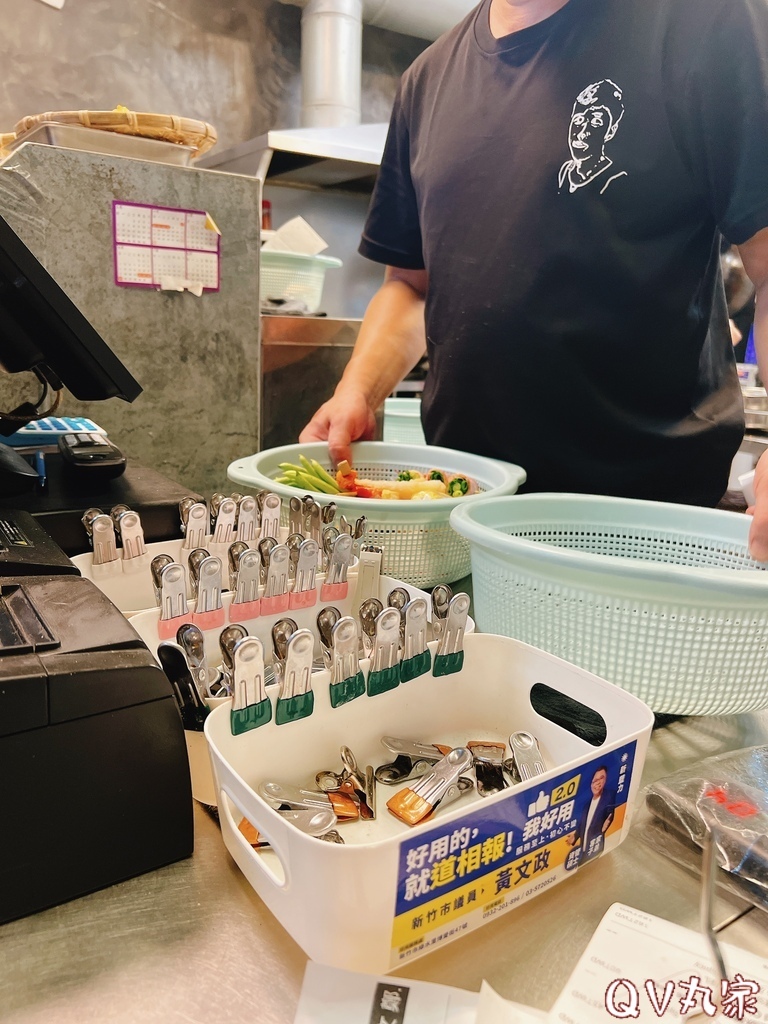 「新竹。食記」大爺鹹酥雞-食品店，消夜小酌推薦地點，