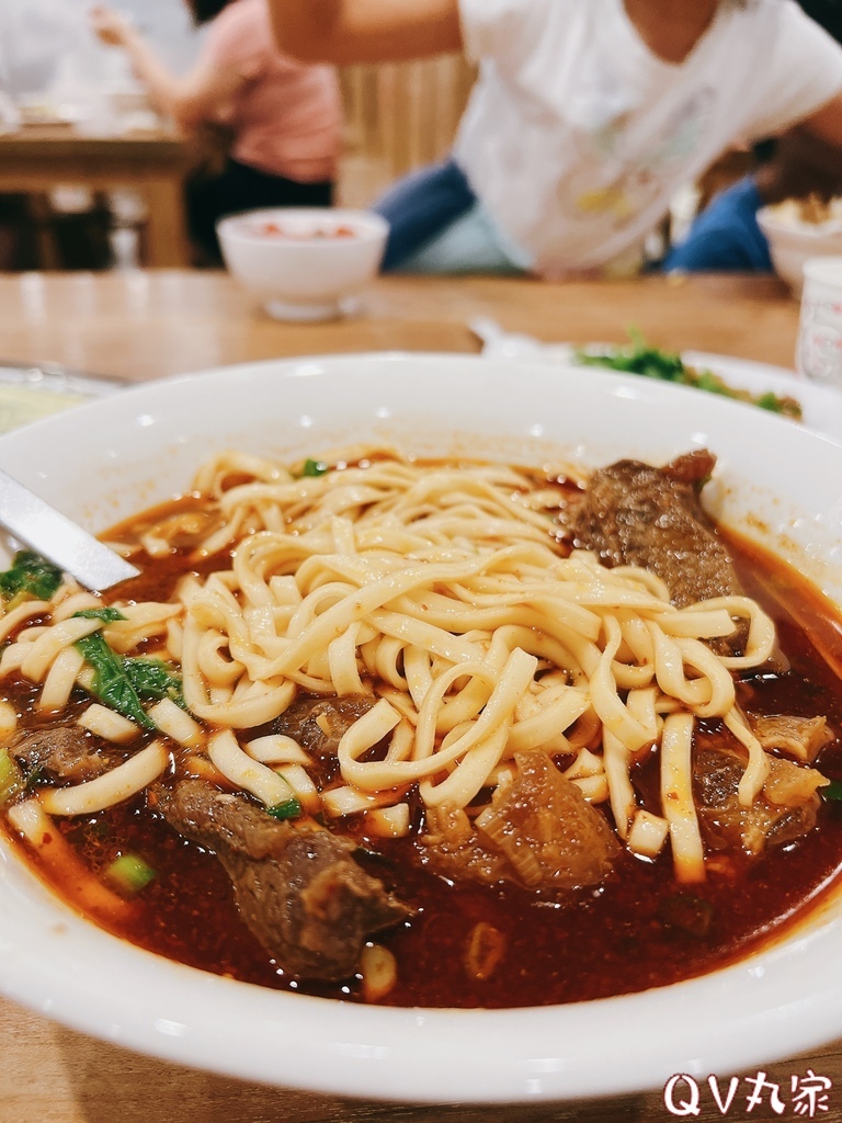 「新竹。食記」竹東邱記排骨酥麵(竹北店)，香酥入味的排骨酥搭