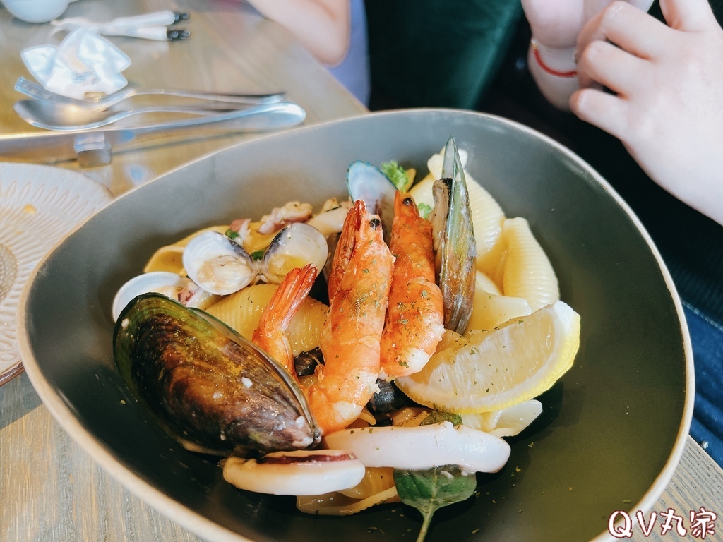 「新竹。食記」紅倉庫歐陸廚房(竹北)，西班牙餐酒館風格美食彷