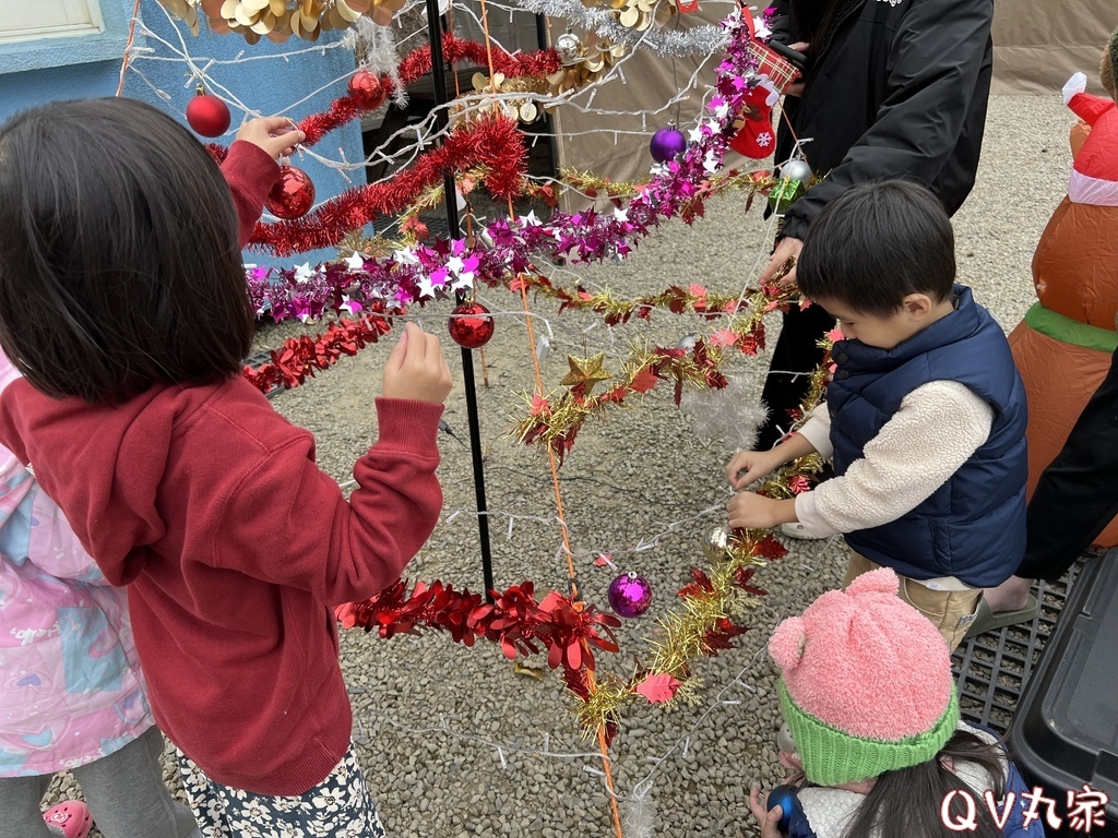 「新竹。露營」熊麻吉親子露營，有沙坑、遊樂設施、戲水池，免裝