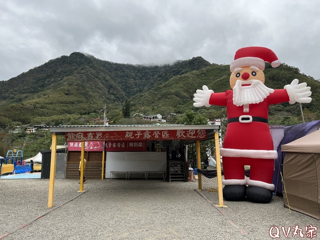 「新竹。露營」熊麻吉親子露營，有沙坑、遊樂設施、戲水池，免裝