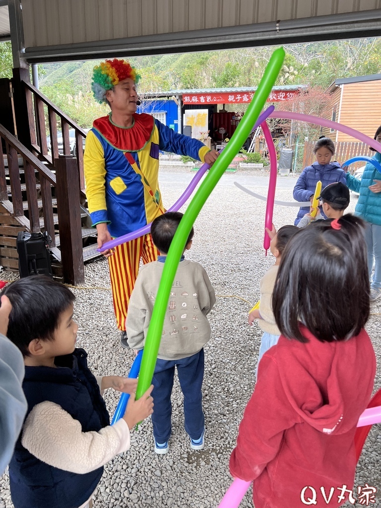 「新竹。露營」熊麻吉親子露營，有沙坑、遊樂設施、戲水池，免裝