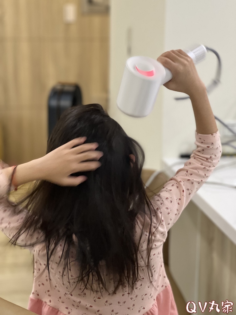 「小家電。開箱」Kinyo 勁風負離子無刷吹風機KH-968