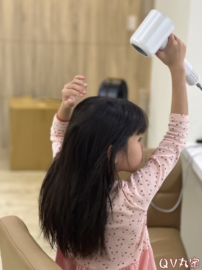 「小家電。開箱」Kinyo 勁風負離子無刷吹風機KH-968