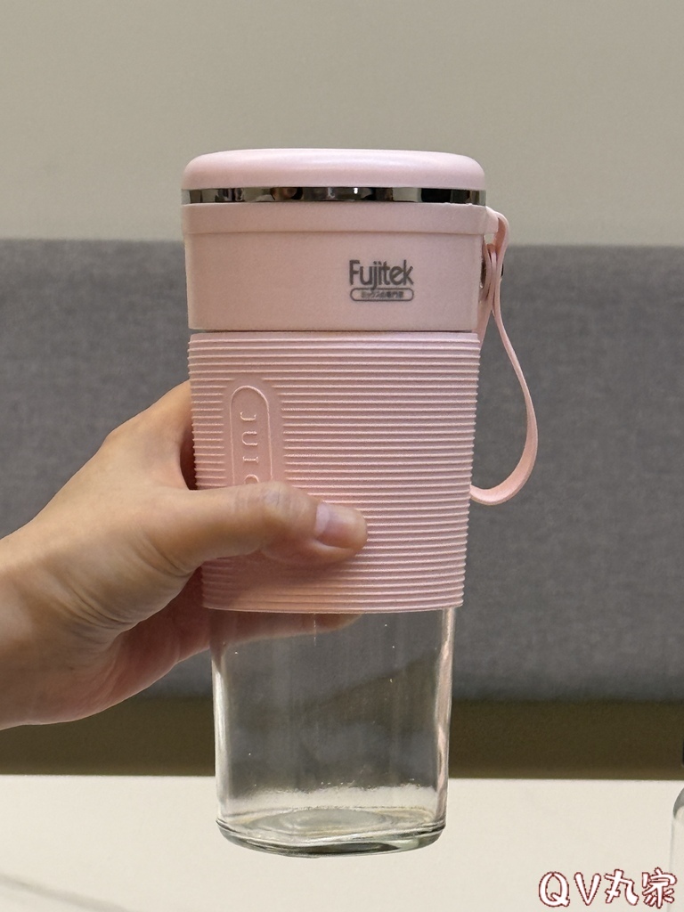 「家電。開箱」Fujitek富士電通 無線玻璃隨行果汁機FT