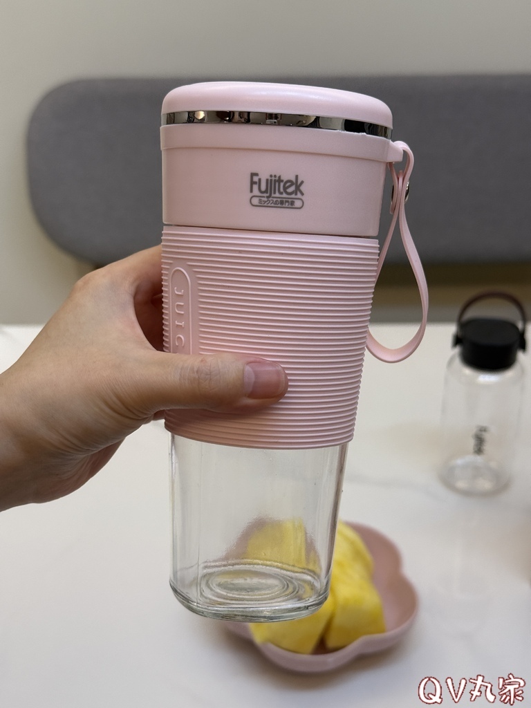 「家電。開箱」Fujitek富士電通 無線玻璃隨行果汁機FT
